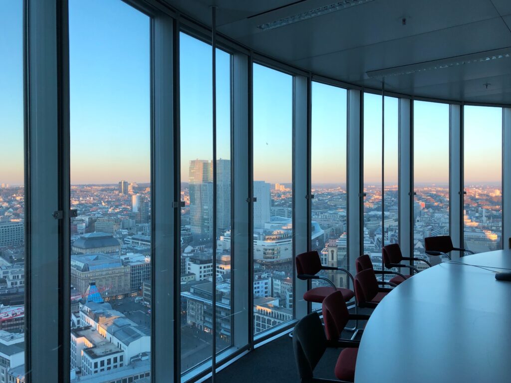 Panoramic views of the Frankfurt Skyline in a conference room. 